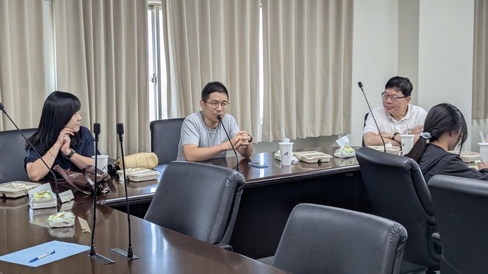 The new Vice Chairman, Prof. Yung-Ting (Frank) Pan, who also served as the moderator of the Lunch Hangouts, delivers a warm welcome speech.